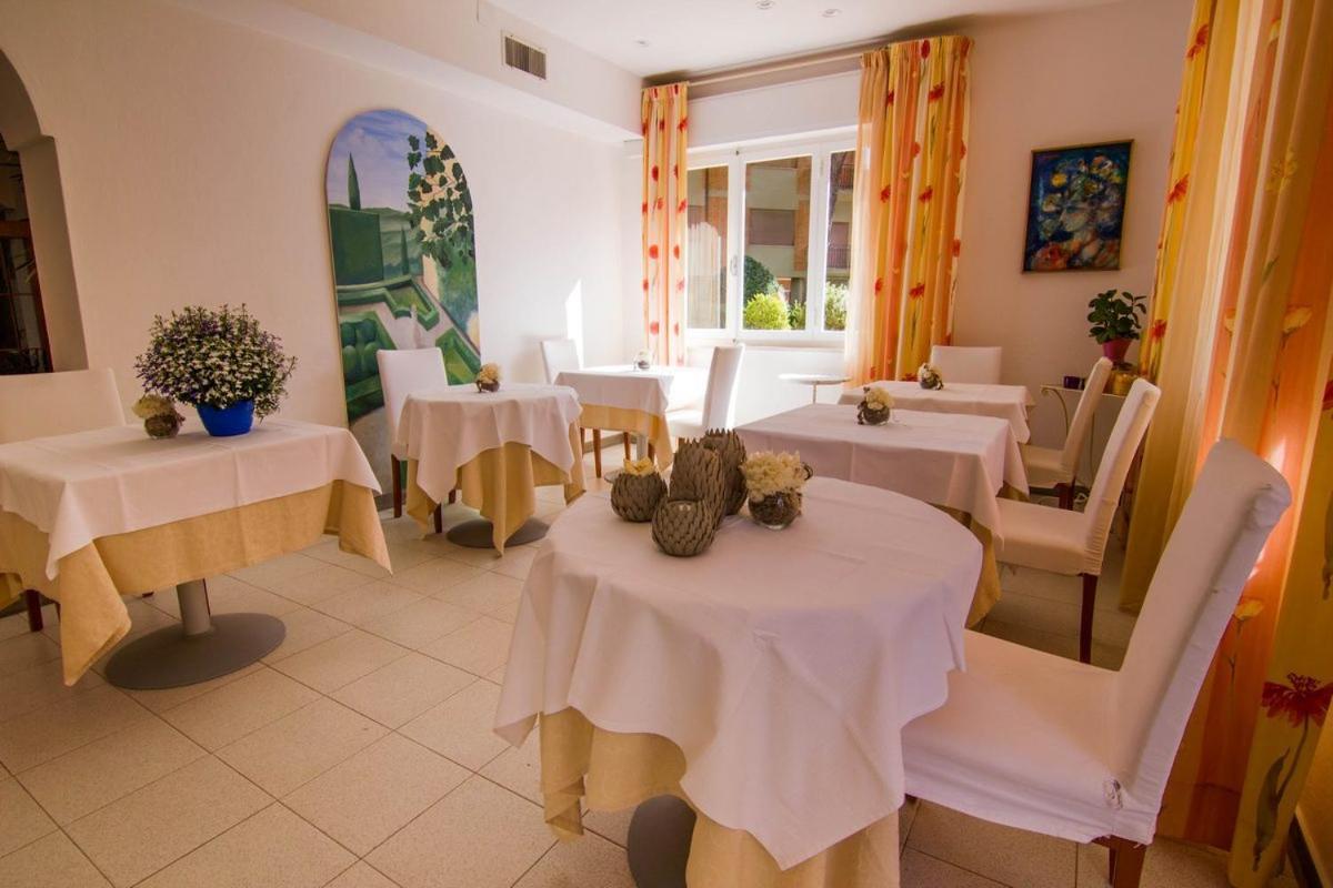 Hotel Mirella Кастильоне-делла-Пеская Экстерьер фото